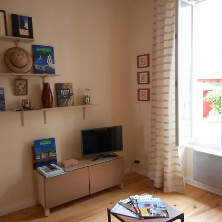Lamande's Veronique Apartment